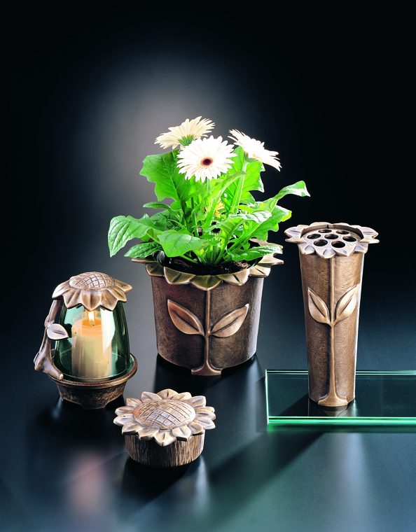 Laternen und Vasen aus Bronze