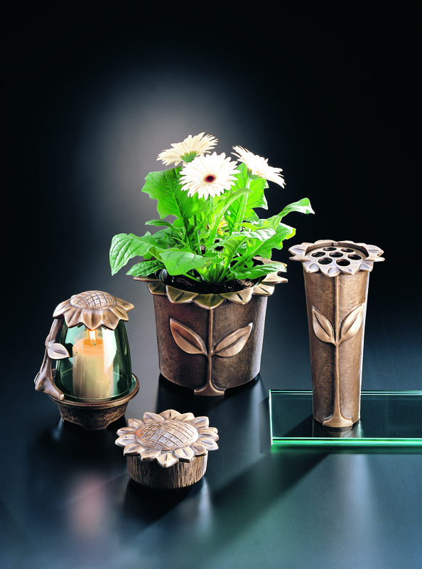 Laternen und Vasen aus Bronze